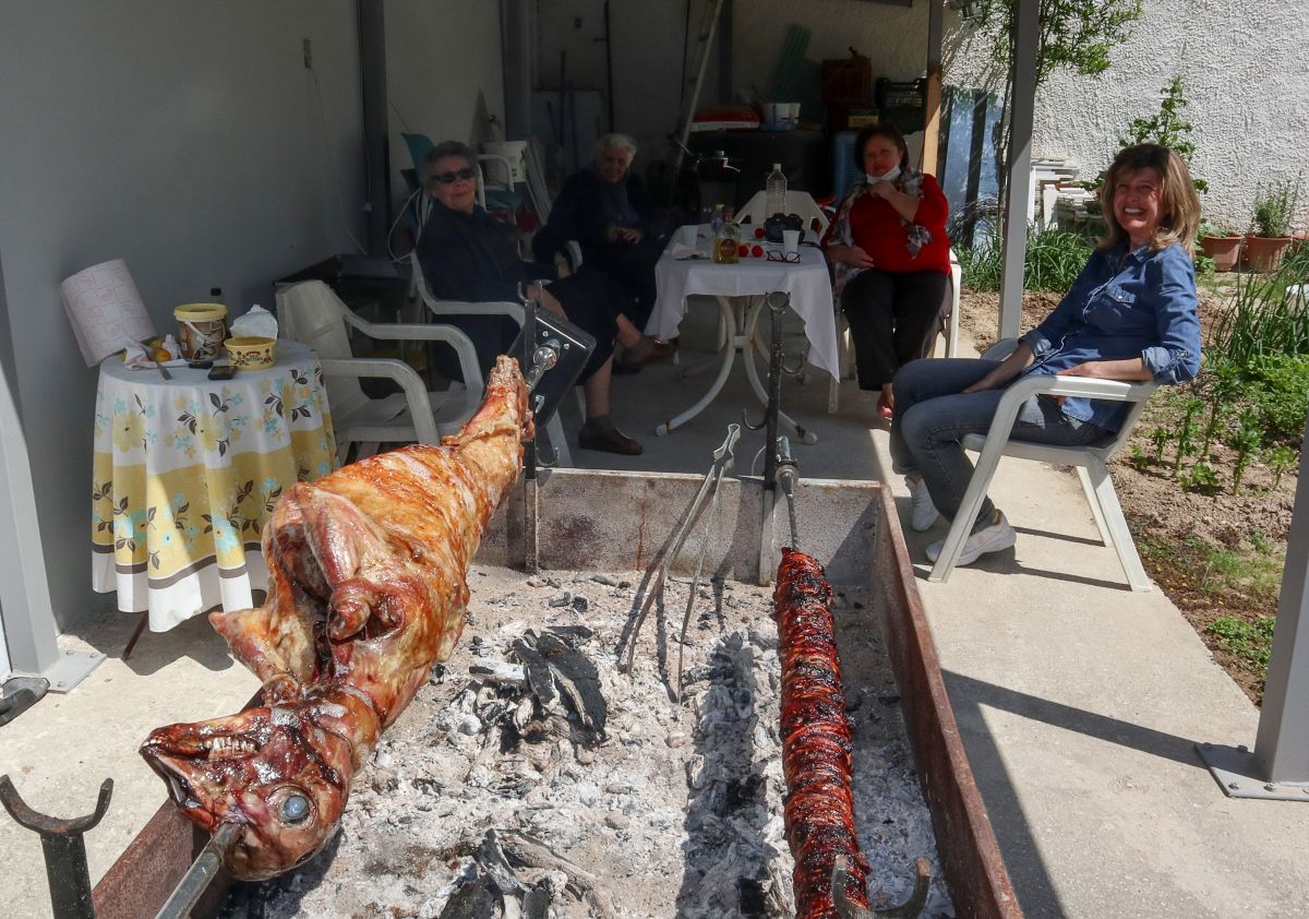 Κρούσματα σήμερα 14/4: Τι λένε Παυλάκης και Μπουλμπασάκος