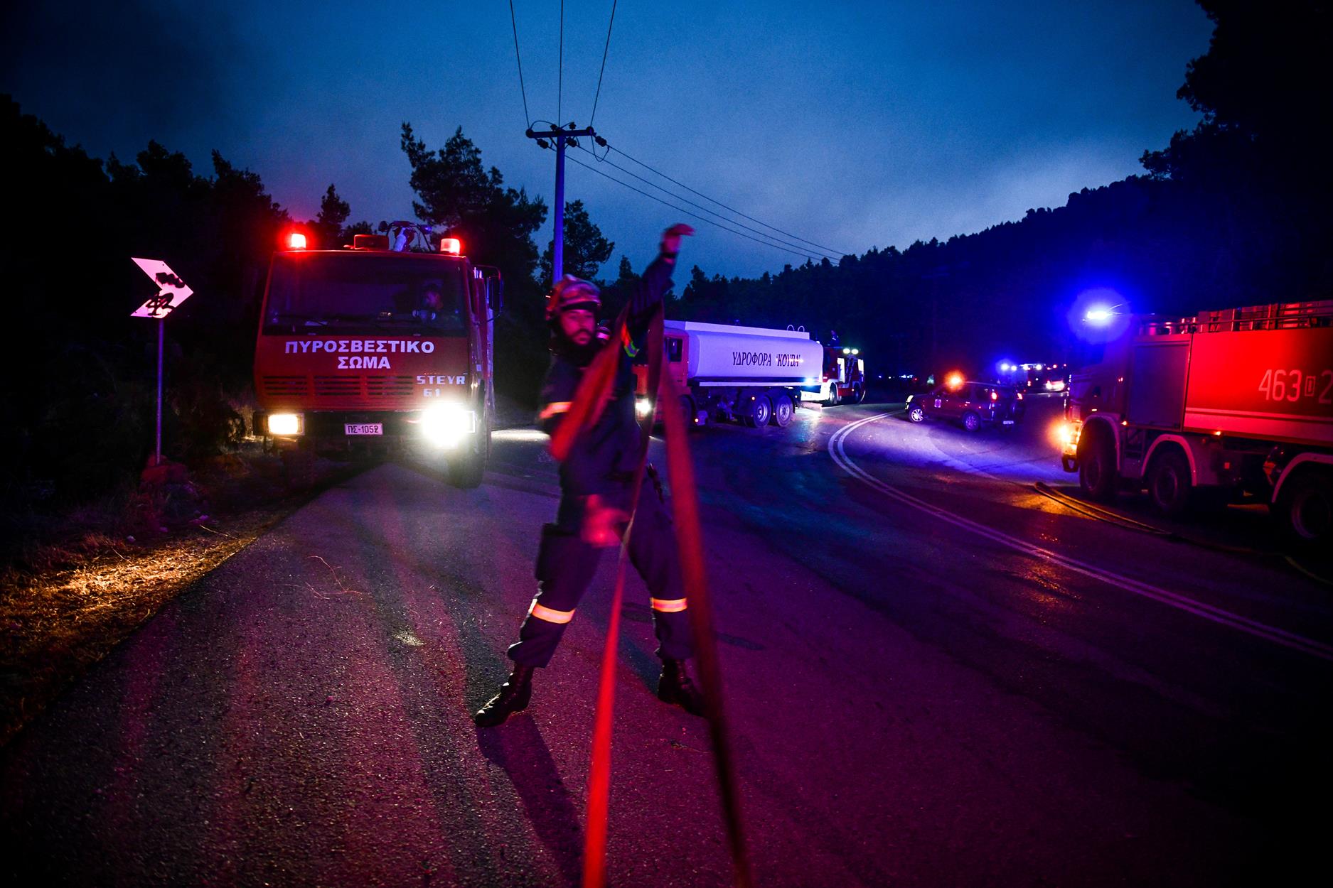 Μεγάλη φωτιά στο Μαρμάρι Καρύστου