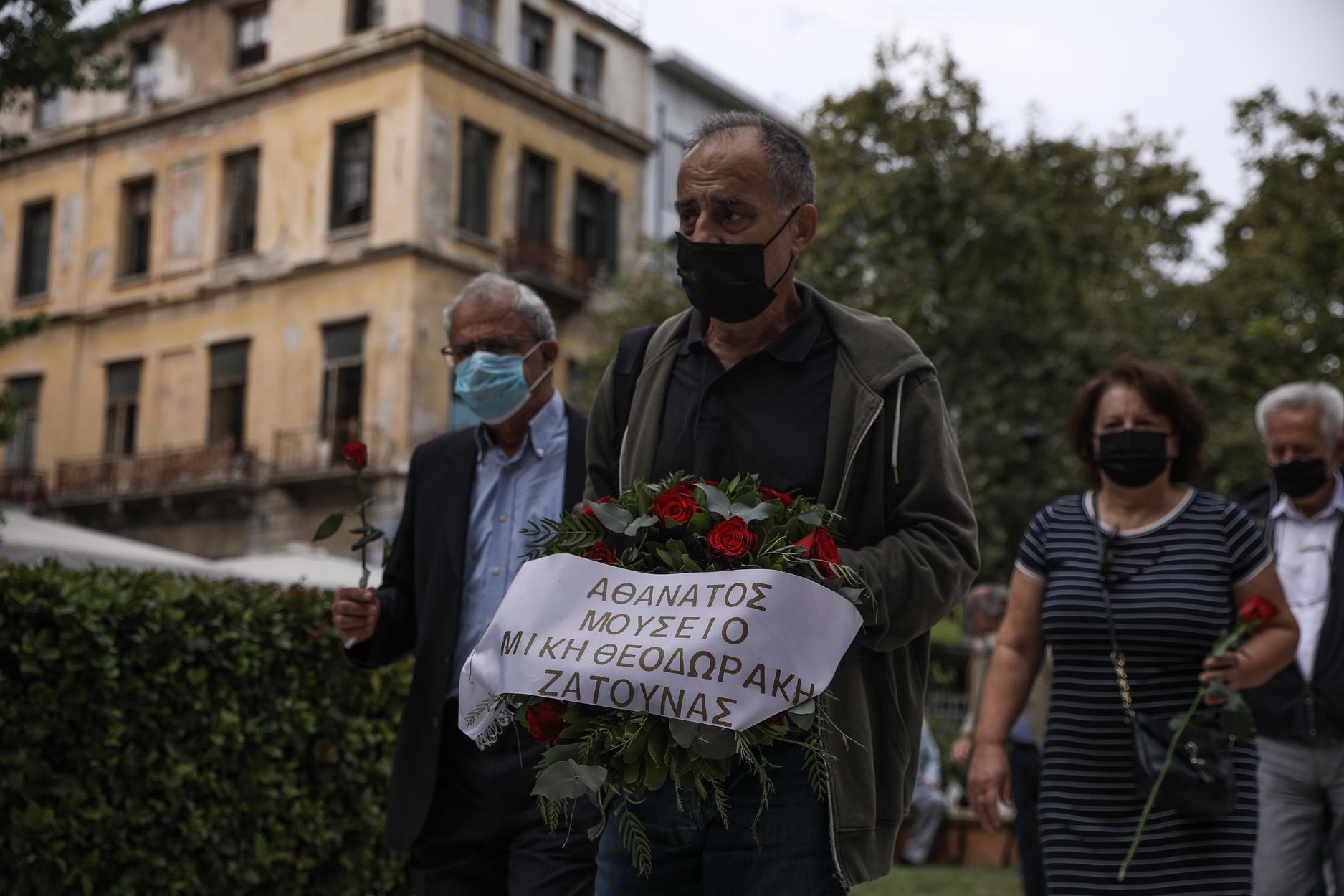 Μίκης Θεοδωράκης