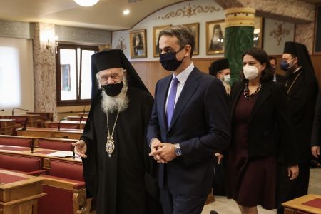 Κυριάκος Μητσοτάκης: Υποδοχή από τον Ιερώνυμο για τη ΔΙΣ