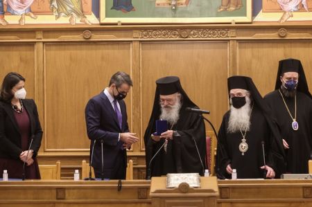 Κυριάκος Μητσοτάκης: Υποδοχή από τον Ιερώνυμο για τη ΔΙΣ